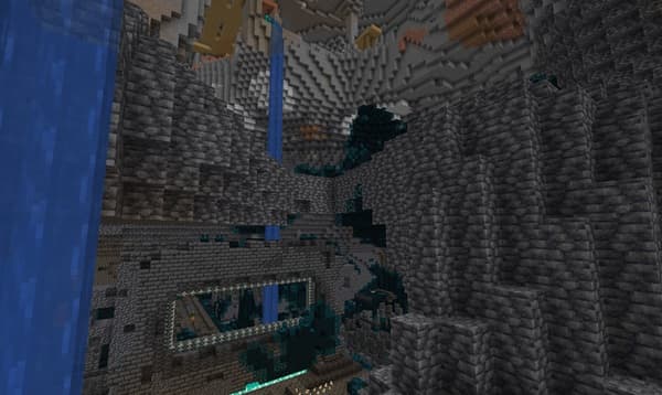 [Although no image was provided, I will generate an example alt text based on common e-commerce scenarios and the provided...